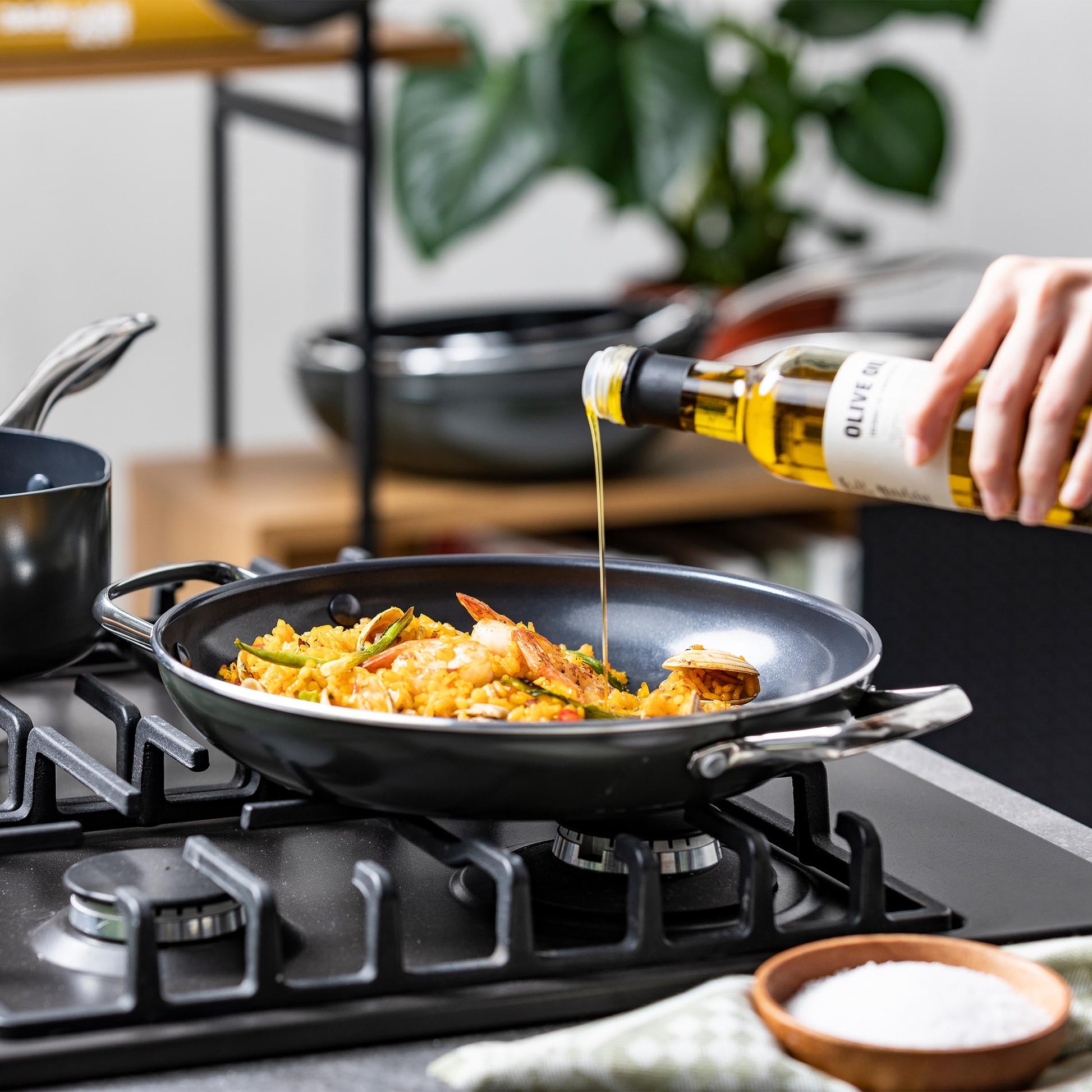 Dagelijkse kost braadpan met 2 zijgrepen 28cm groen op vuur