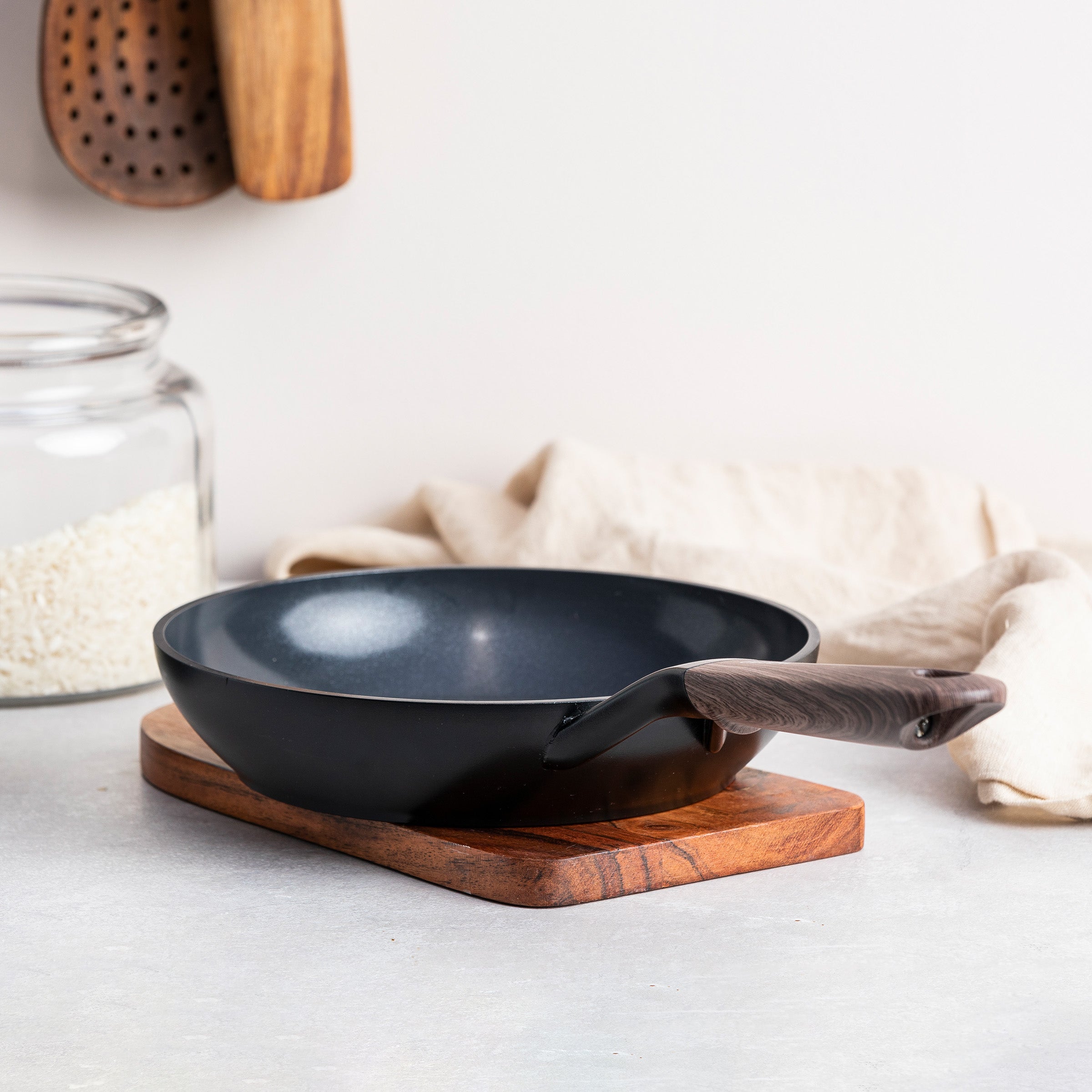 Eco-Smartshape Koekenpan Dark Wood 20cm zwart zijaanzicht