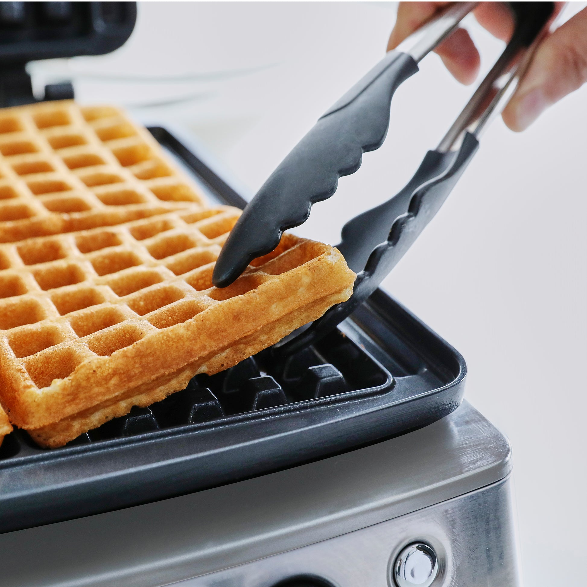 Belgische wafelplaten - wafelijzer zwart met verse wafels