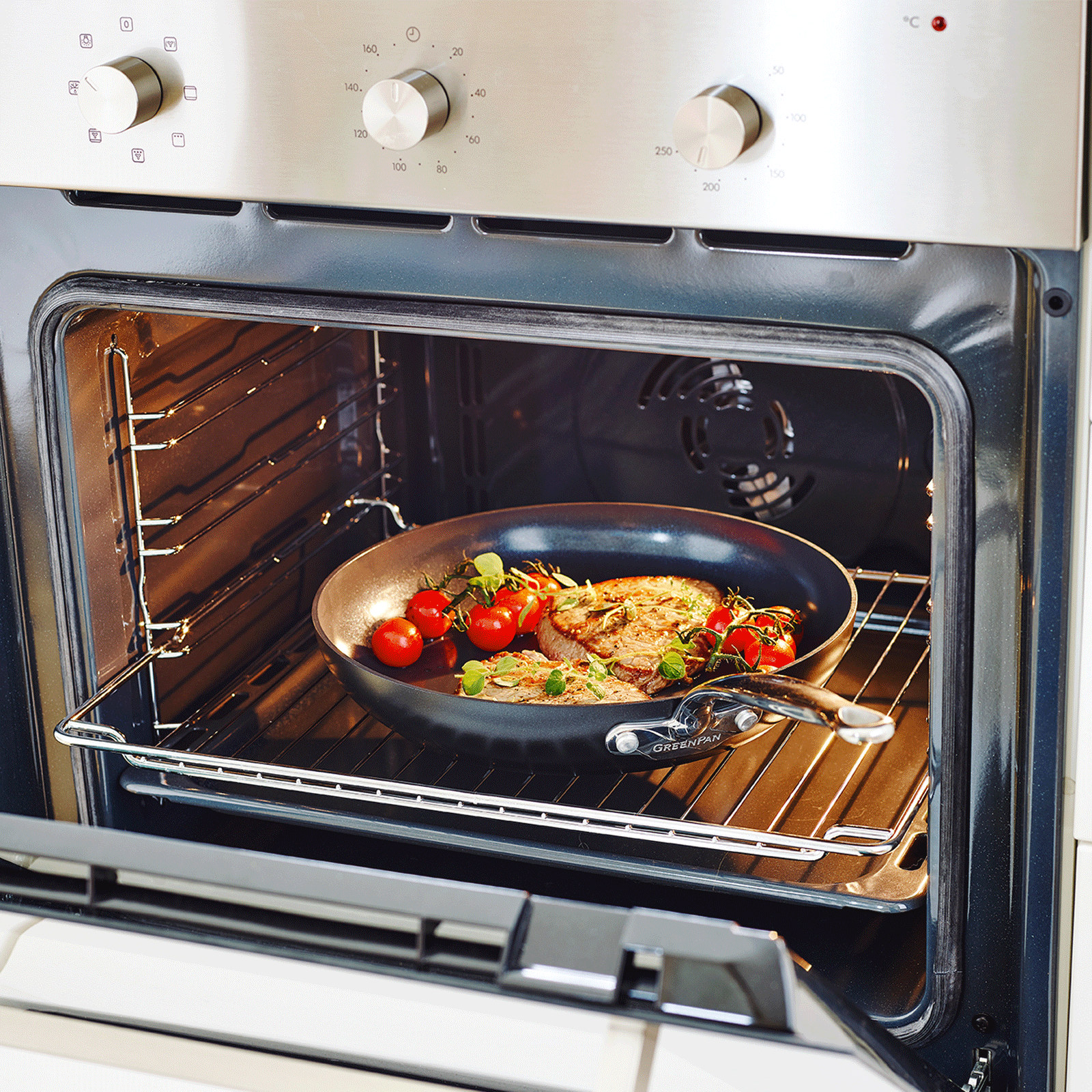  Barcelona Kookpan met deksel 18cm zwart in oven