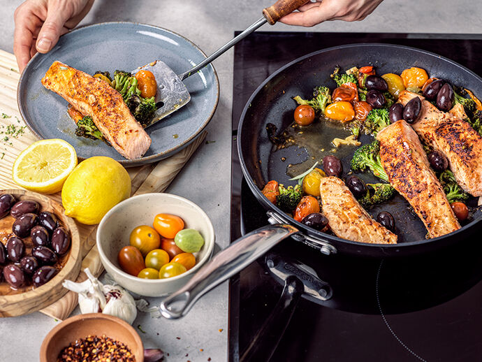 Zuiderse zalm met broccoli en kerstomaten
