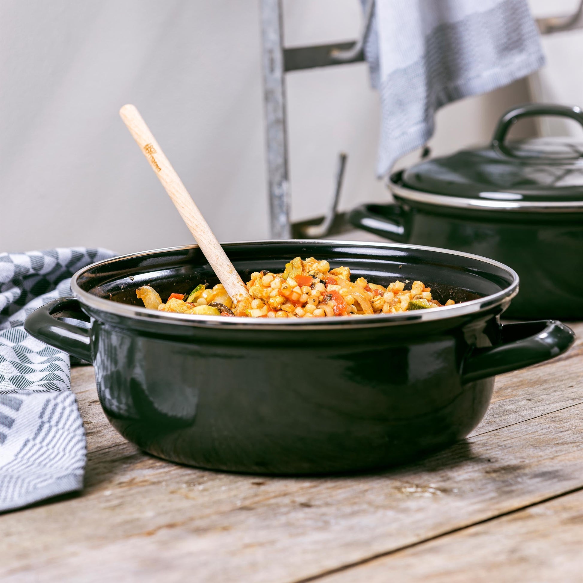 KAMBERG - Wok 24 Cm In Triply 18/10 Stainless Steel - PFAS Free - Lid KAMBERG - Wok 24 Cm In Triply 18/10 Stainless Steel - PFAS Free - Lid