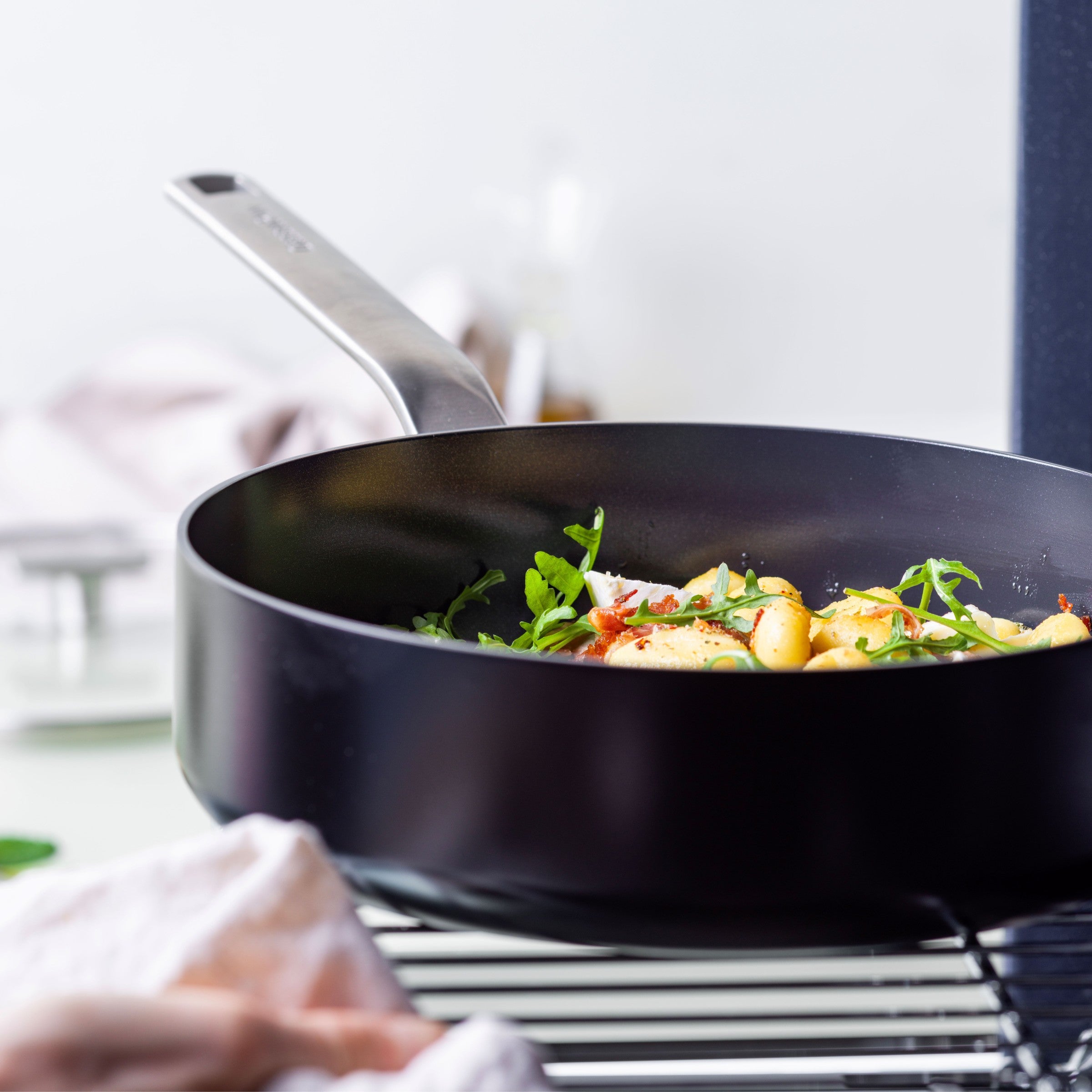 Evolution Hapjespan met deksel 26cm – Black