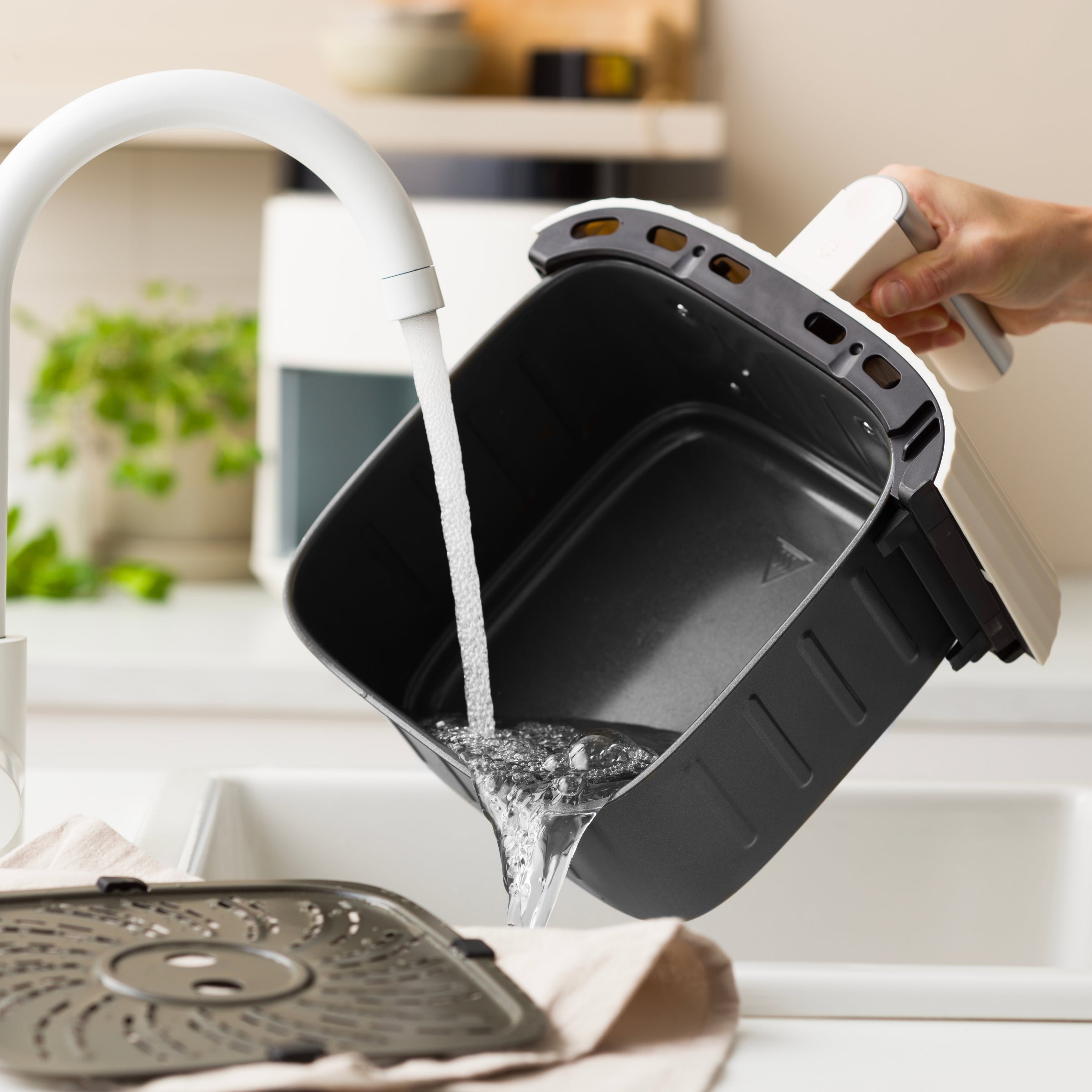Bistro Silhouette XL Air Fryer Cream