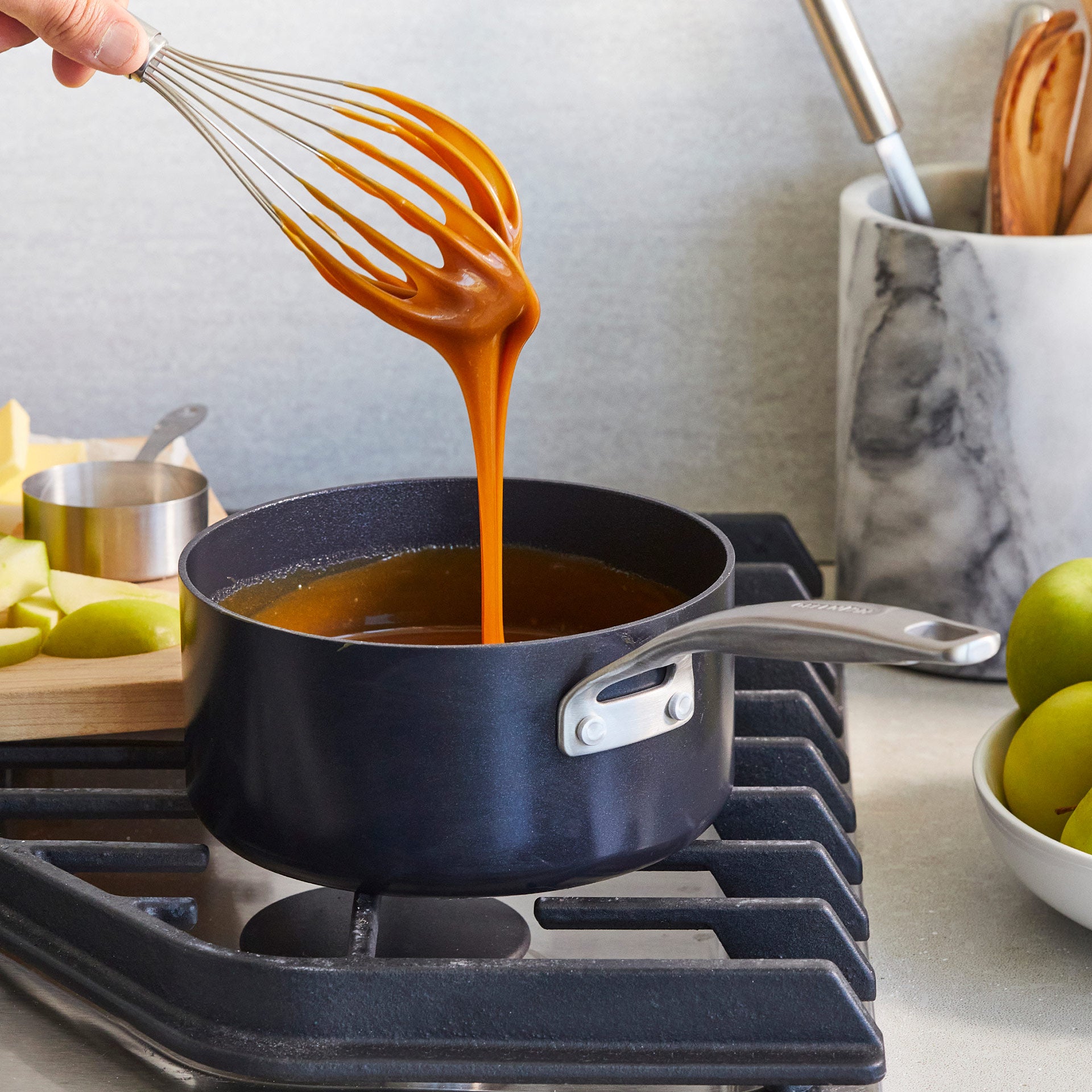 Copenhagen Steelpan 18cm zwart op vuur met saus