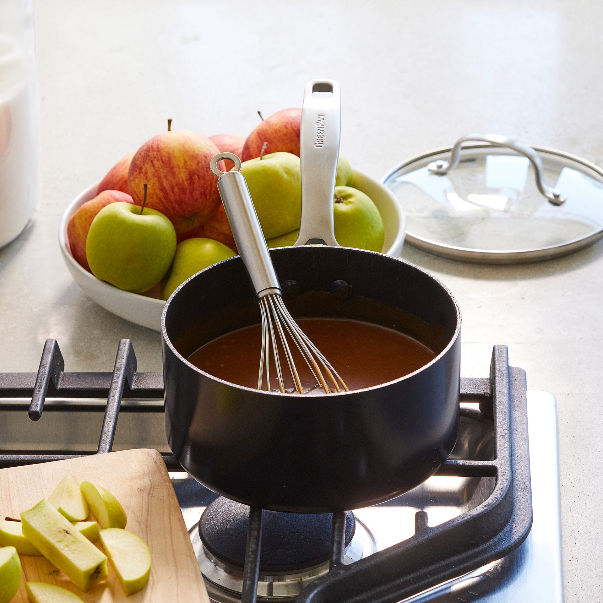 Copenhagen Steelpan 18cm zwart op vuur met saus