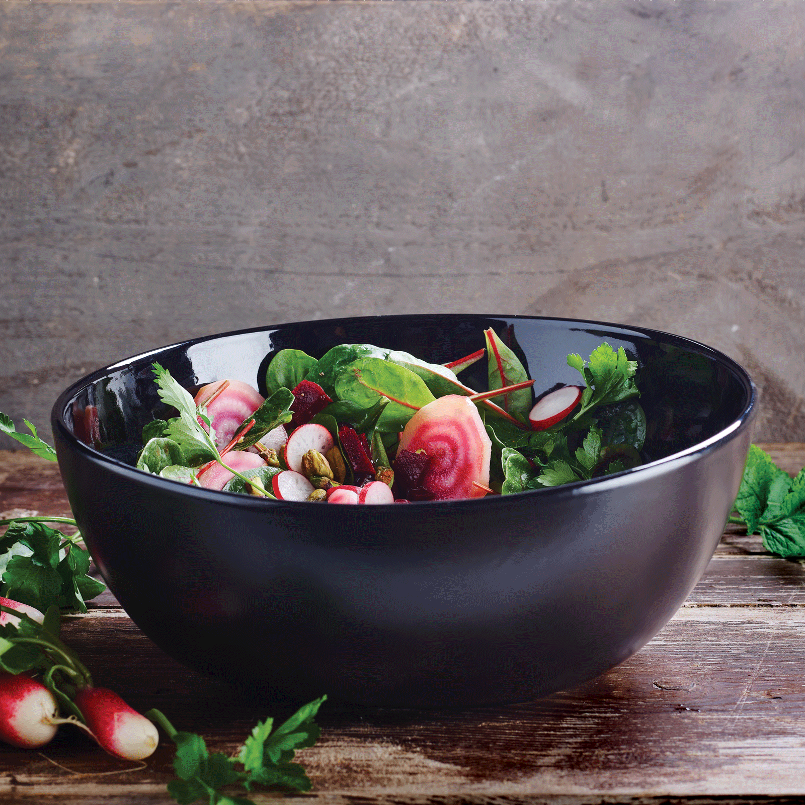 Chop & Grill grote Serveerkom 26cm zwart met salade