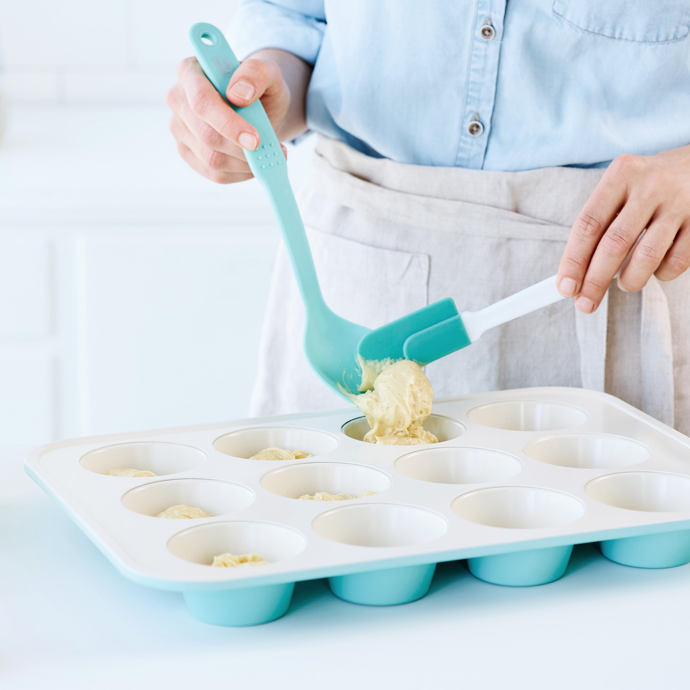 Contour Turquoise Bakvorm voor 12 Muffins met beslag 