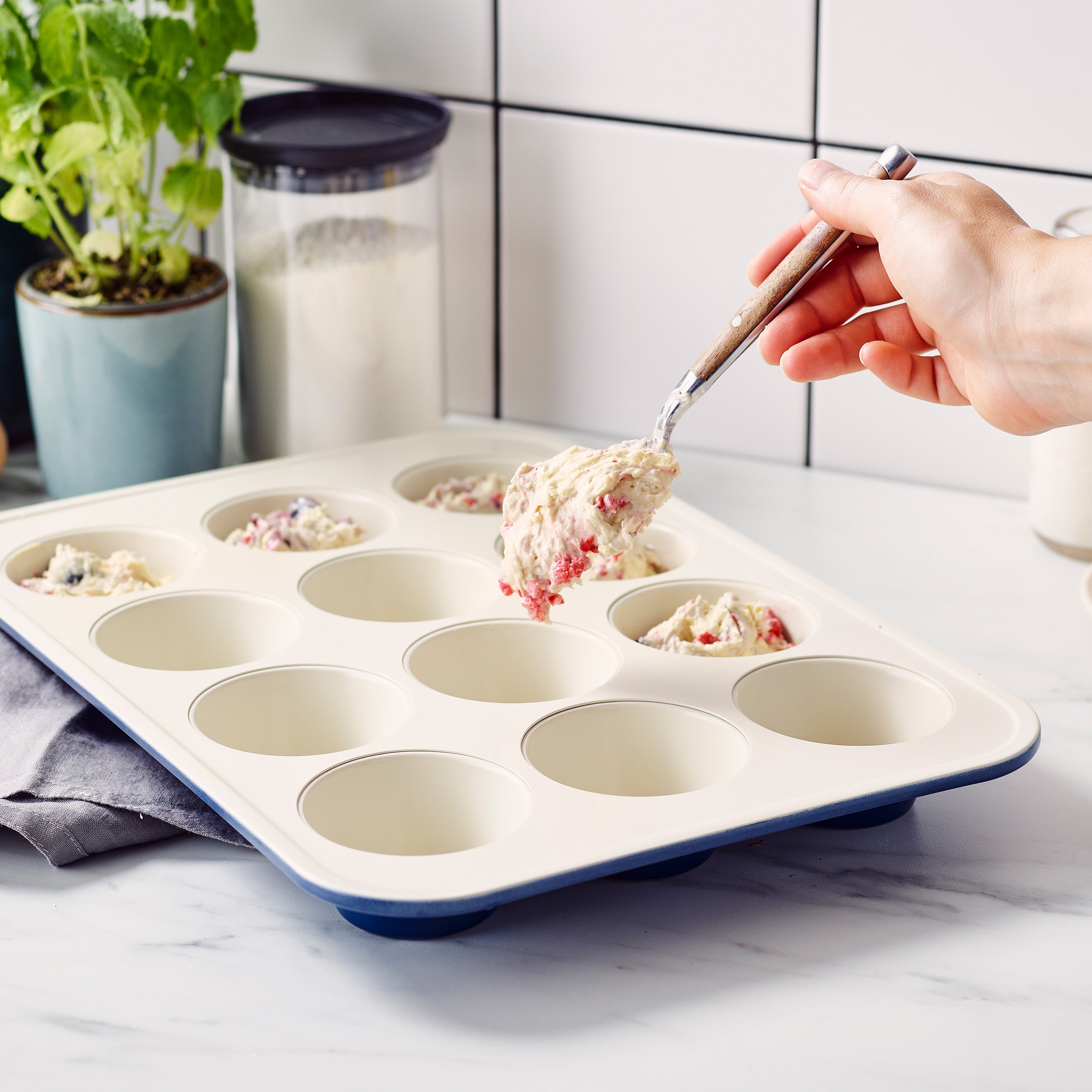 Contour Blauw Bakvorm voor 12 Muffins met beslag