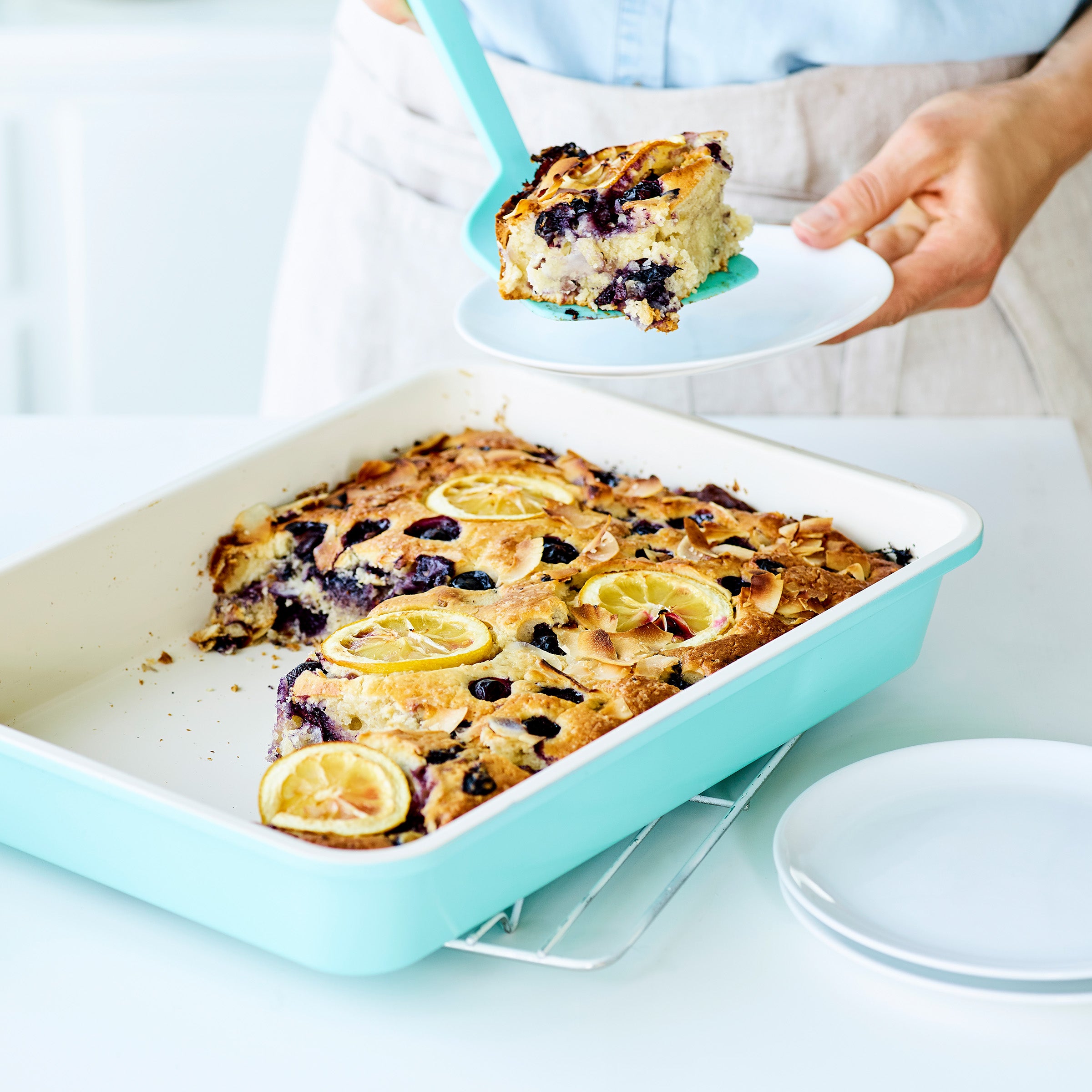 Contour Turquoise Set 4-delig rechthoekige cakevorm met verse cake 