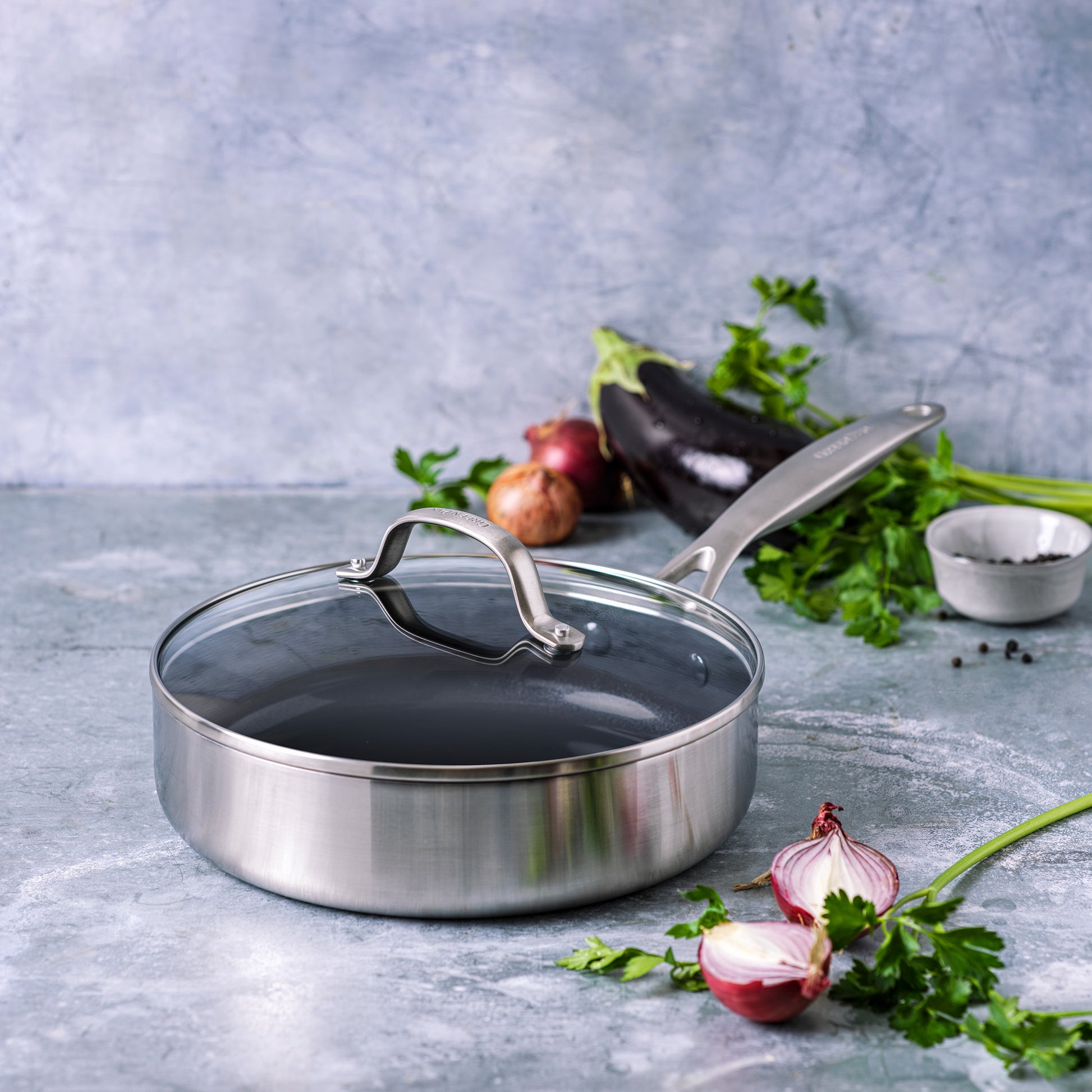 Westinghouse Kookpan 24 cm met glazen deksel, 3-laags marmeren antiaanbaklaag, van gesmeed aluminium, geschikt voor inductie, handvat met siliconencoating, zwart (WCCC0009024MBB Westinghouse Kookpan 24 cm met glazen deksel, 3-laags marmeren antiaanbaklaag, van gesmeed aluminium, geschikt voor inductie, handvat met siliconencoating, zwart (WCCC0009024MBB