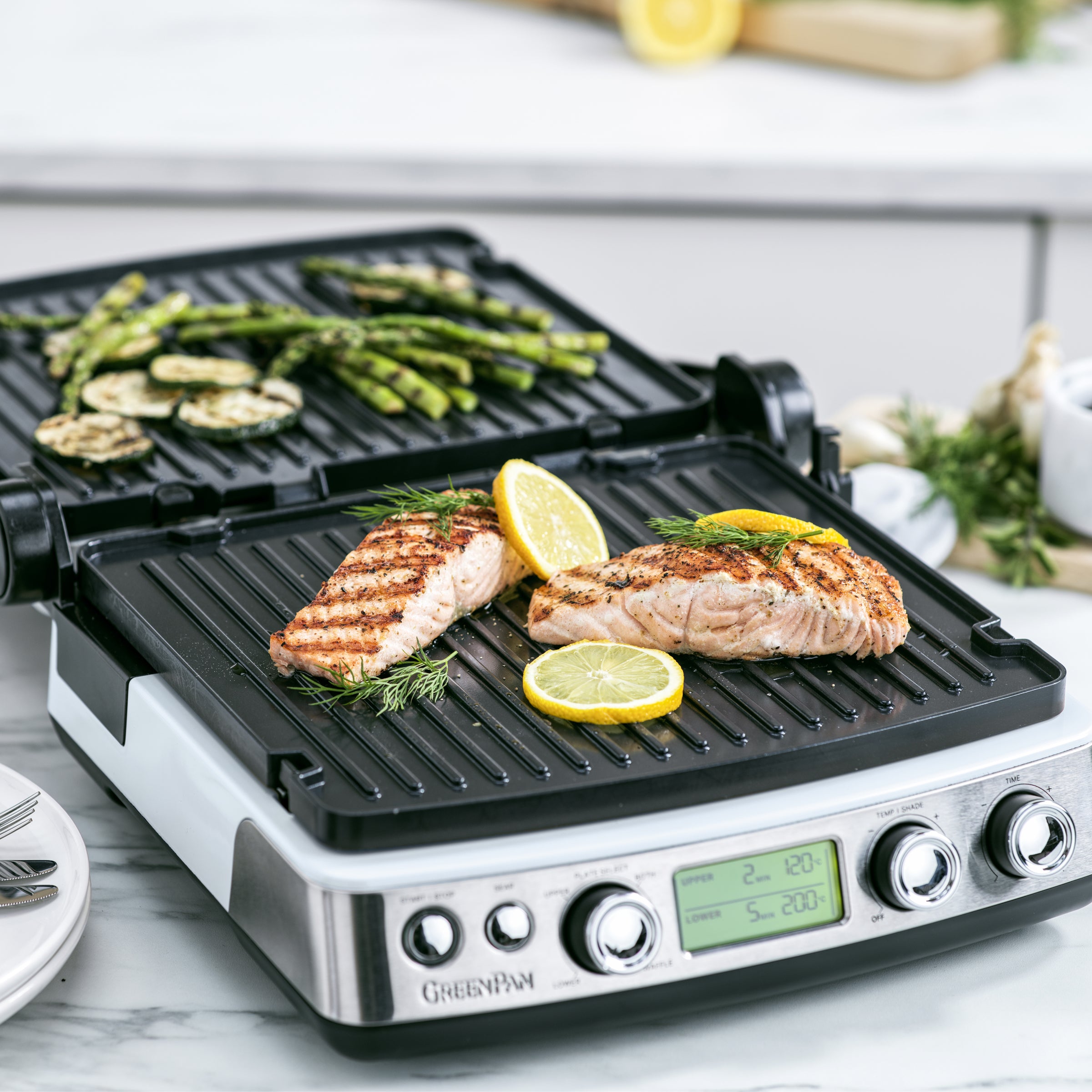 Contactgrill Blue Haze met zalm, courgette en groene asperges