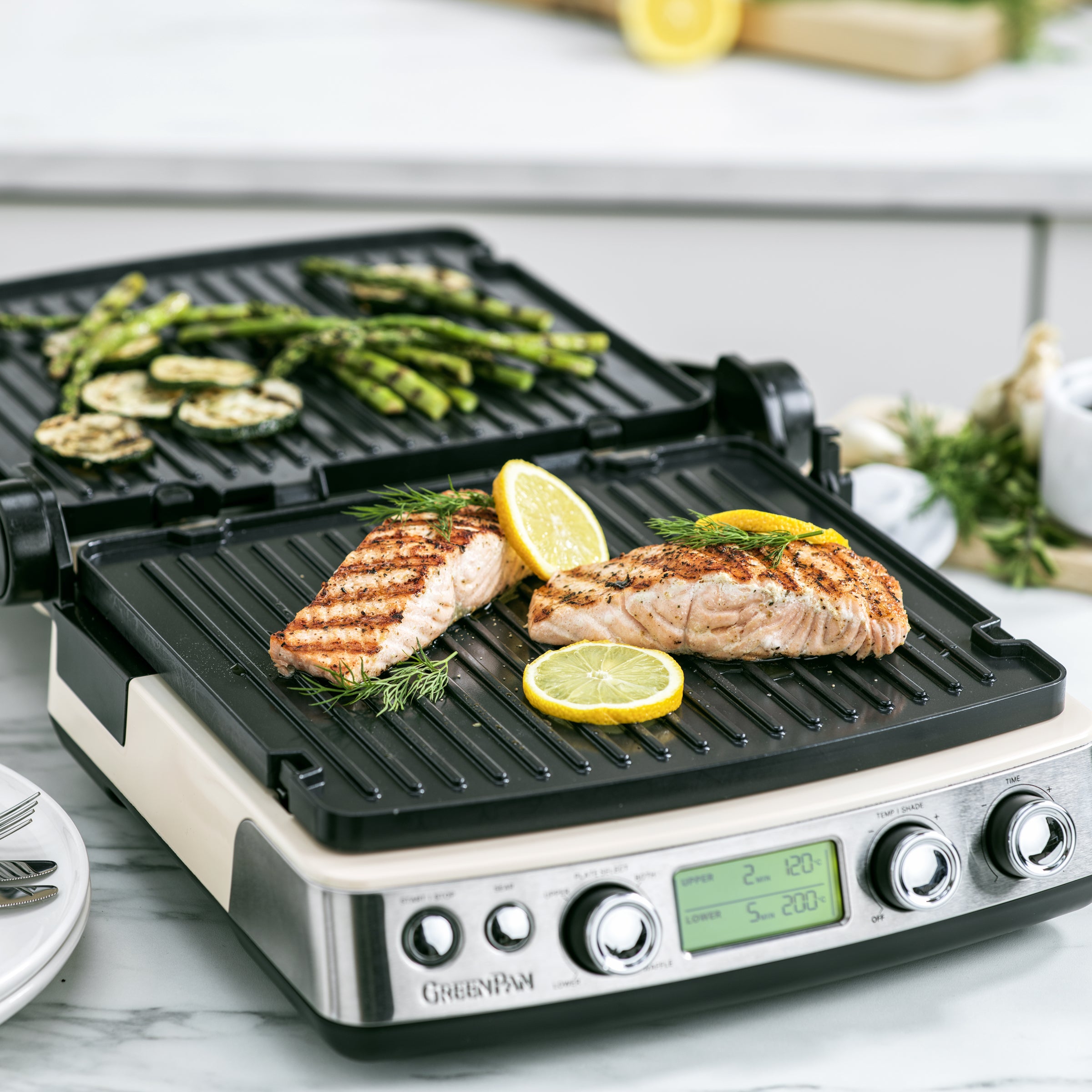 Contactgrill Cream met zalm, courgette en groene asperges 