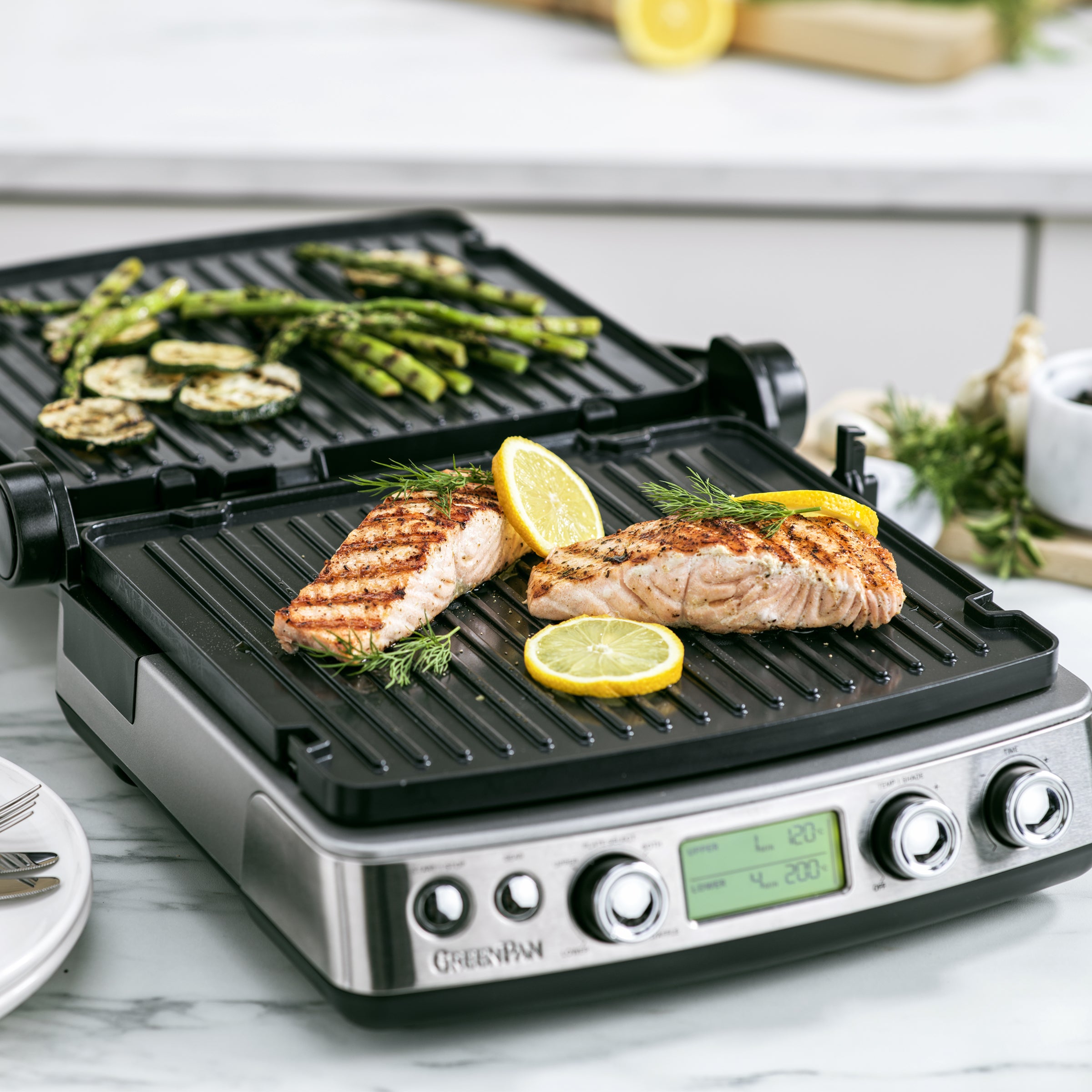 Contactgrill Stainless Steel met zalm, courgette en groene asperges