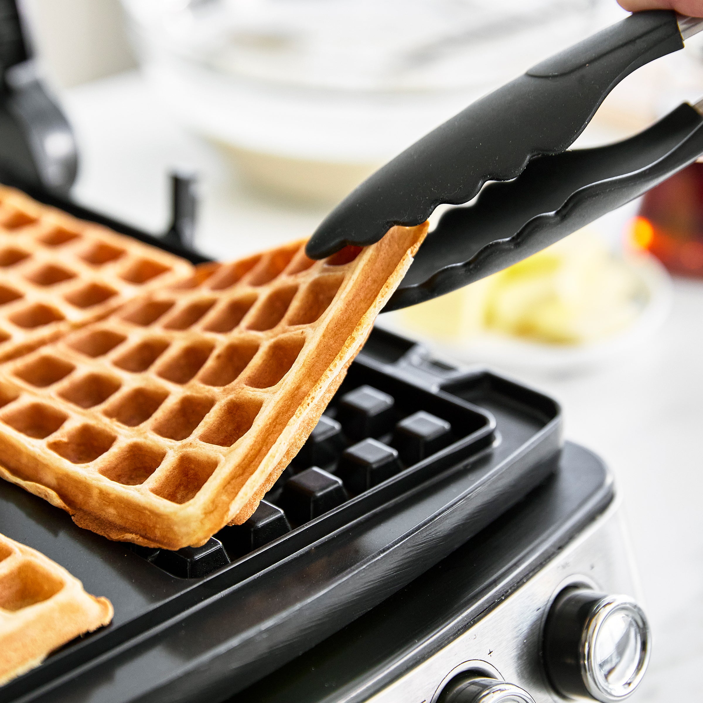 Belgische wafelplaten - contactgrill zwart met verse wafel