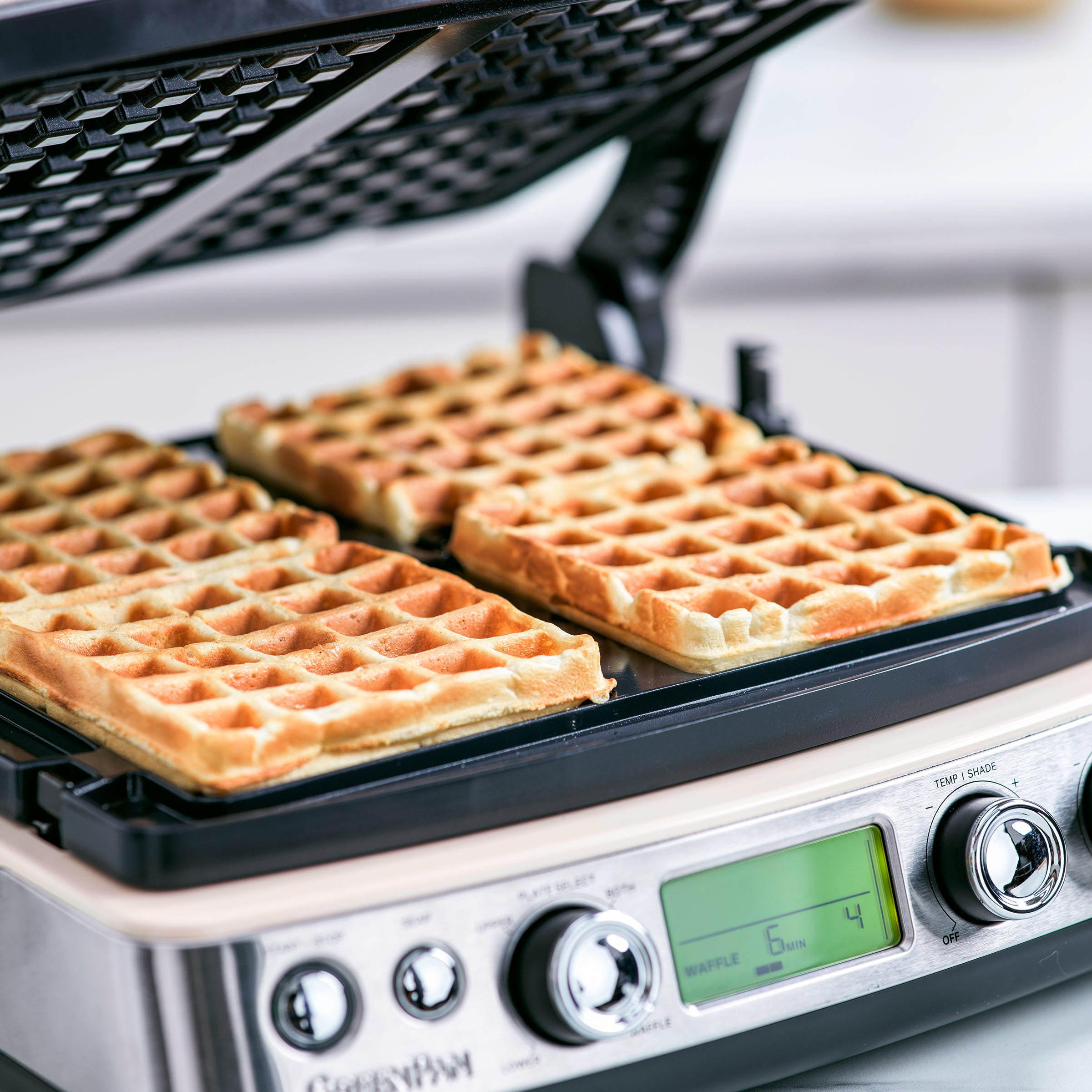 Belgische wafelplaten - contactgrill zwart met verse wafels