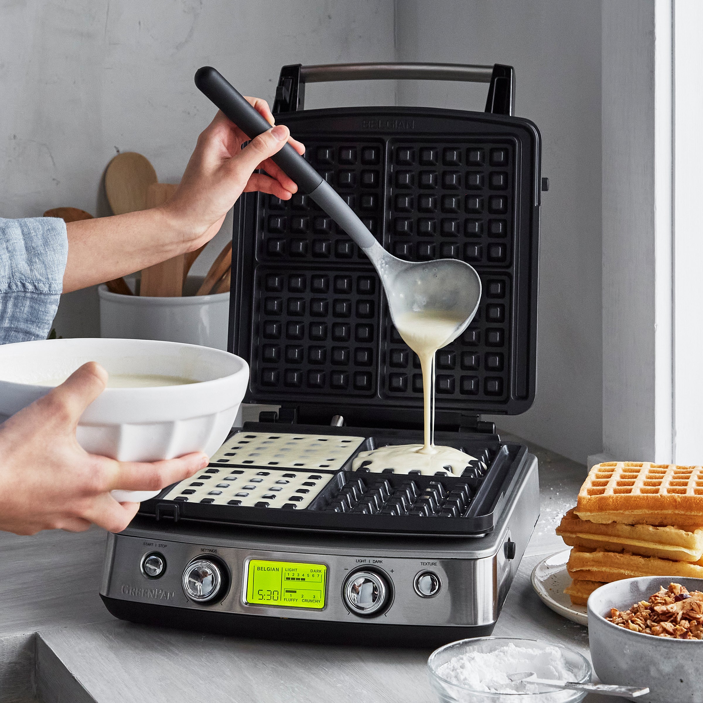 Belgische wafelplaten - wafelijzer zwart met deeg