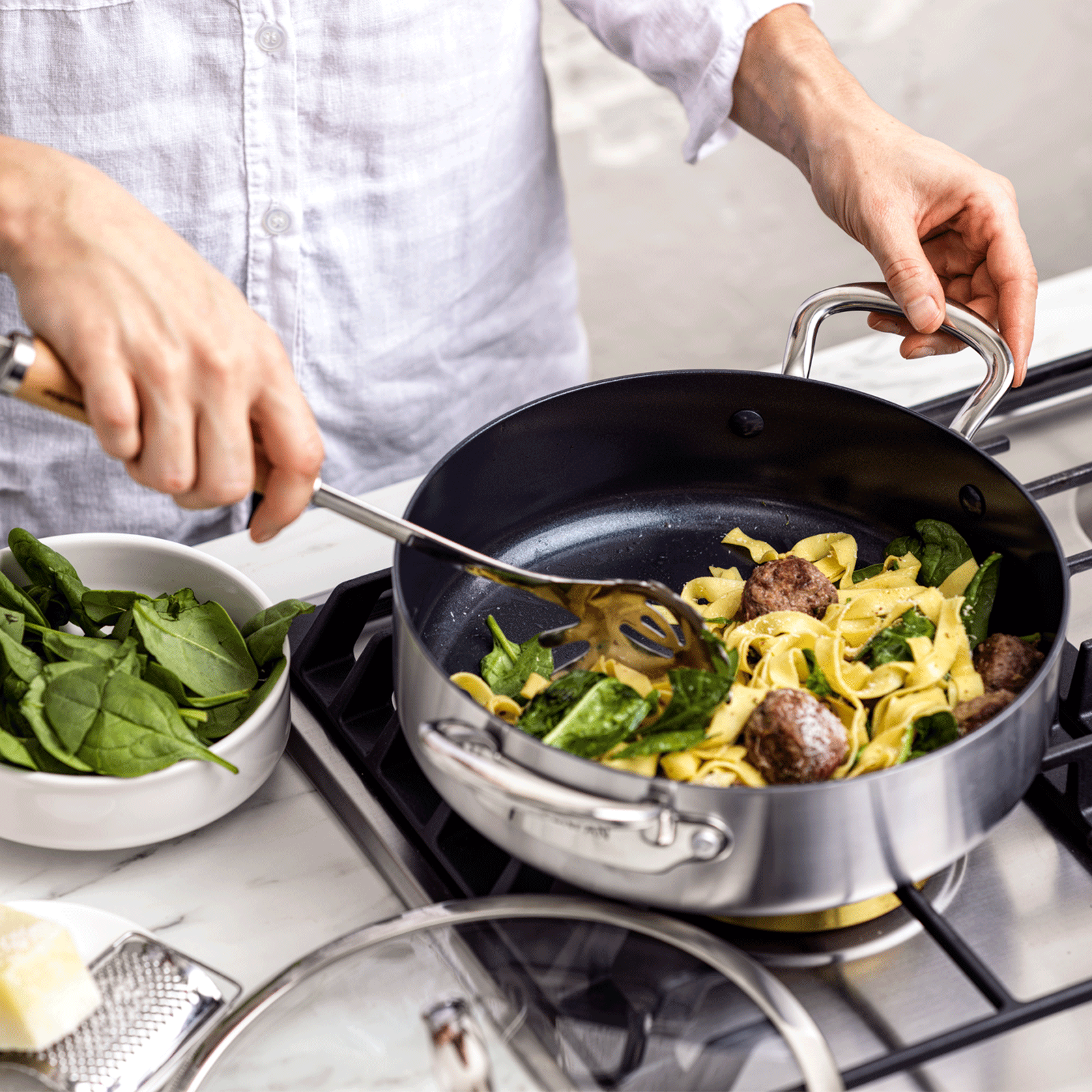 Barcelona Evershine Hapjespan met Deksel 26cm zilver eenpansgerecht