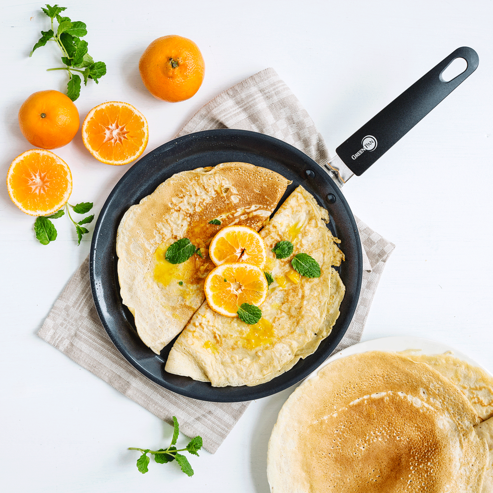 ustensiles de cuisson verse pannenkoek met appelsien