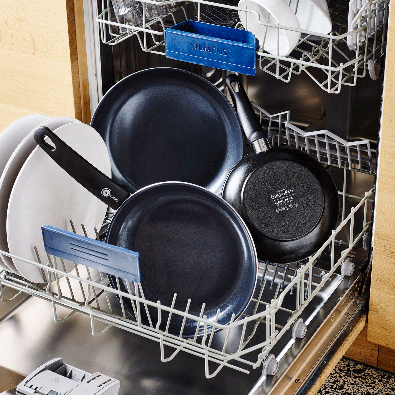 Cambridge Black Kookpan met Deksel 24cm zwart in vaatwasser