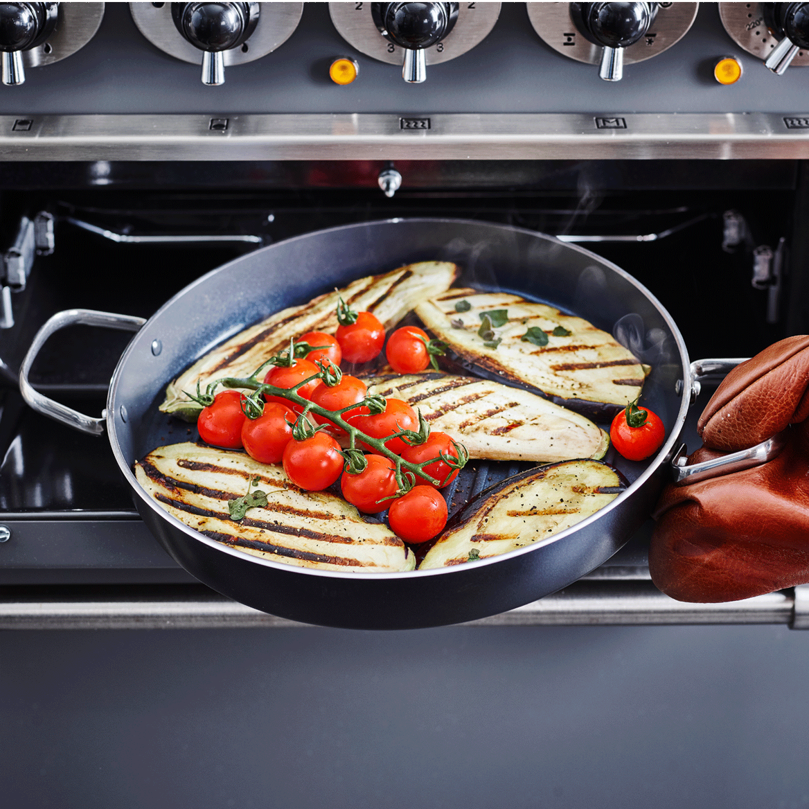Essentials ronde Grillpan 28cm zwart in oven