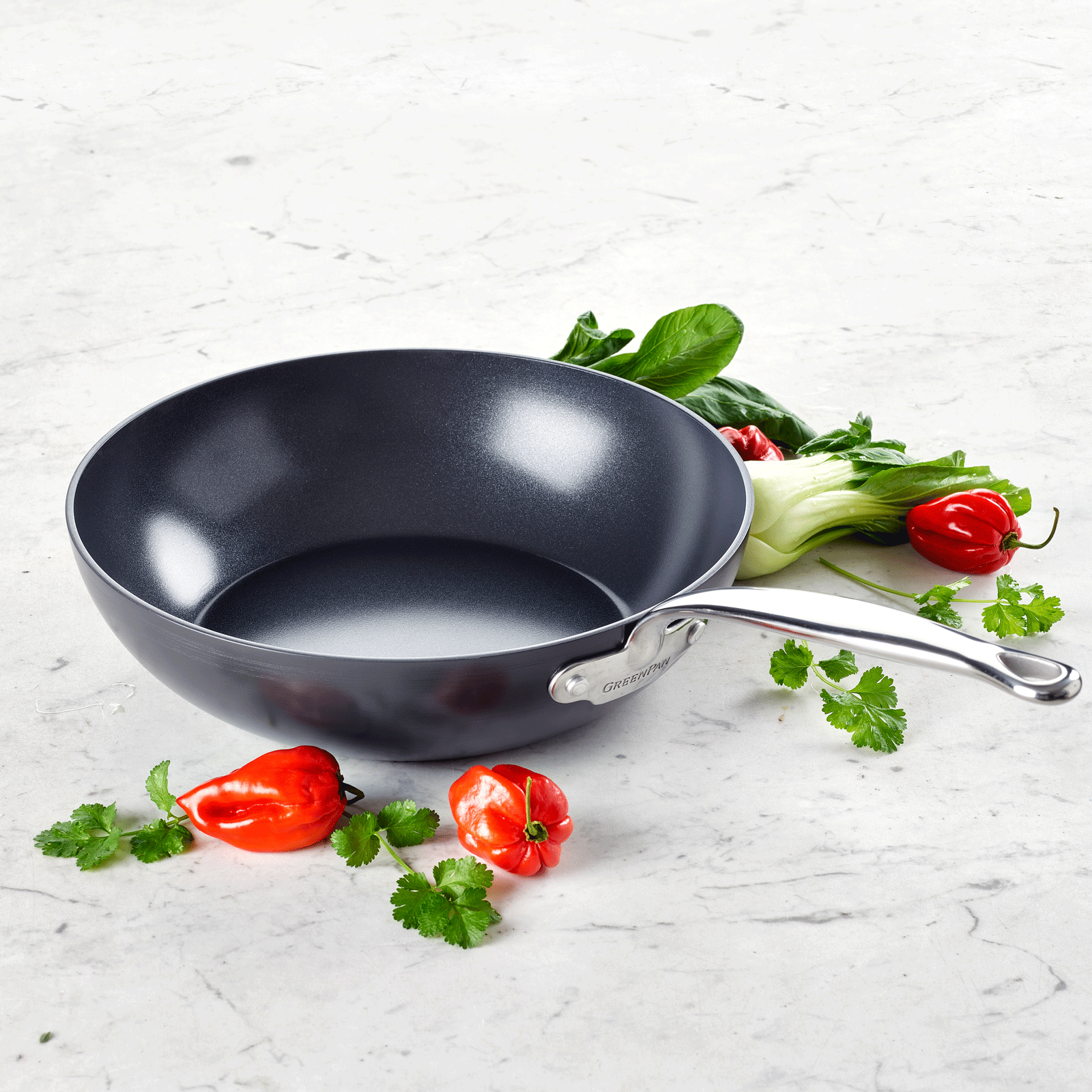 Barcelona Black Wokpan 28cm zwart met groenten