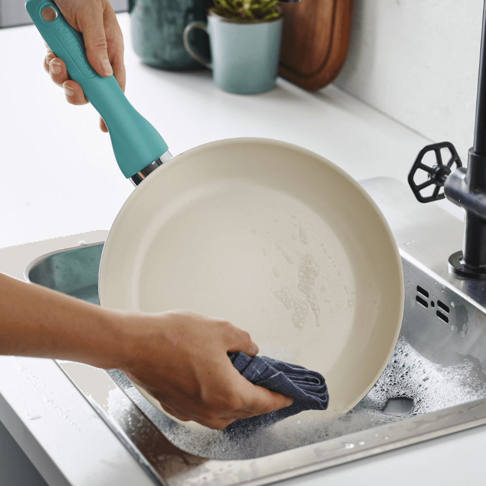 Rio Turquoise Koekenpan 26cm afwassen