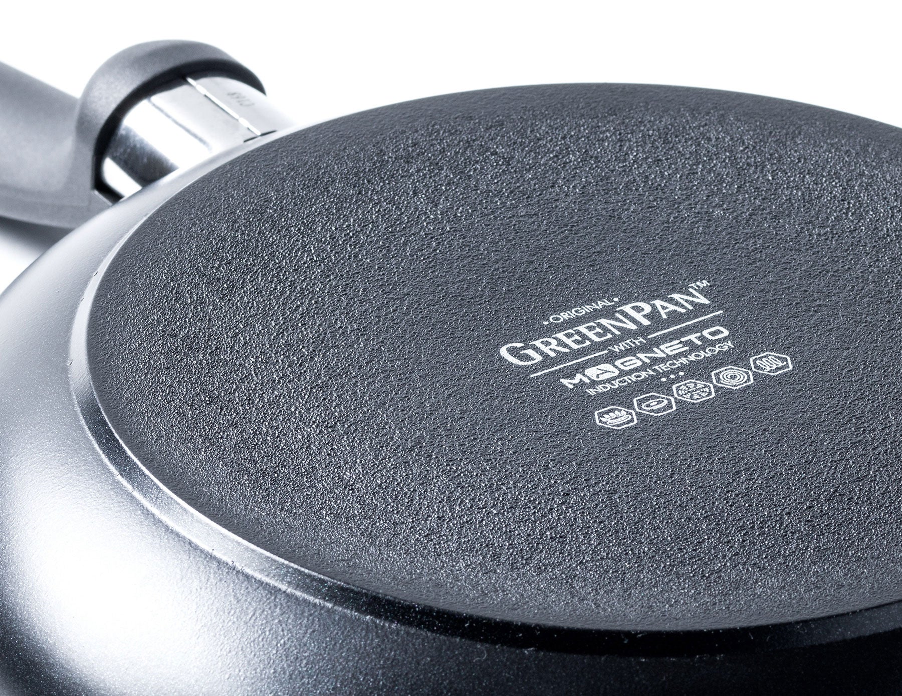 Cambridge Black Pan 32cm zwart onderaanzicht